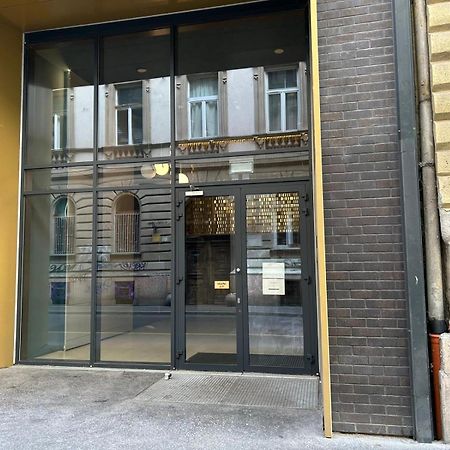 Comfort Court Apartment - Free Parking, Balcony Boedapest Buitenkant foto