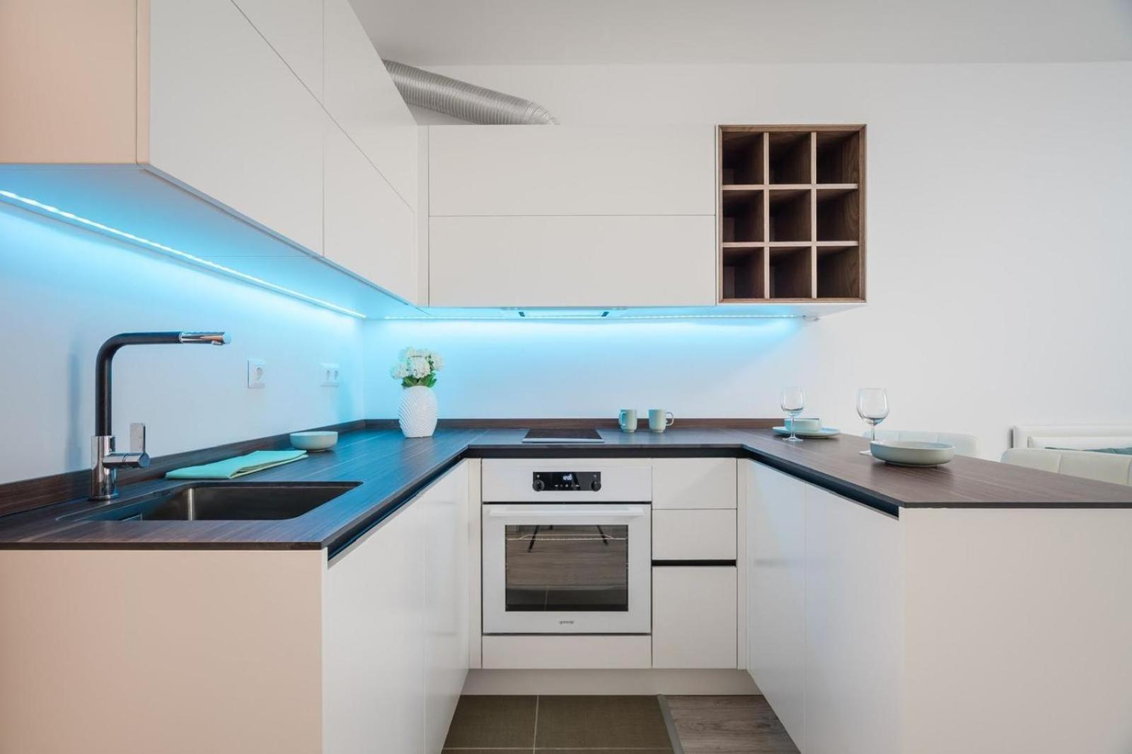 Comfort Court Apartment - Free Parking, Balcony Boedapest Buitenkant foto