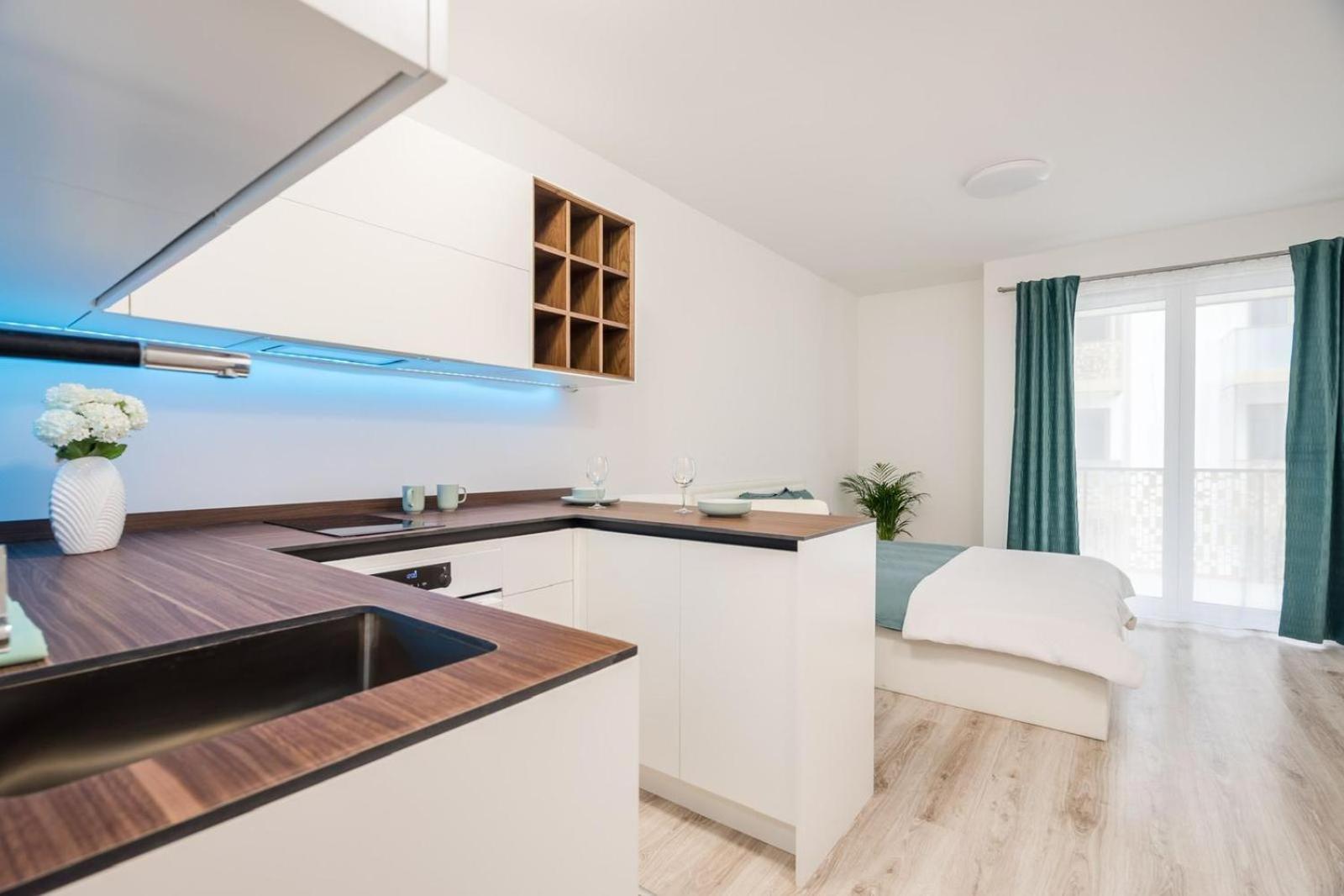 Comfort Court Apartment - Free Parking, Balcony Boedapest Buitenkant foto