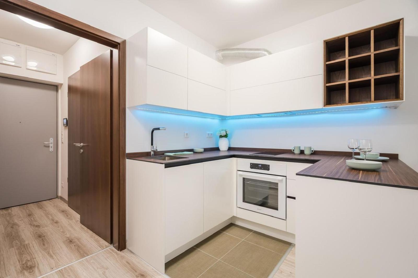 Comfort Court Apartment - Free Parking, Balcony Boedapest Buitenkant foto
