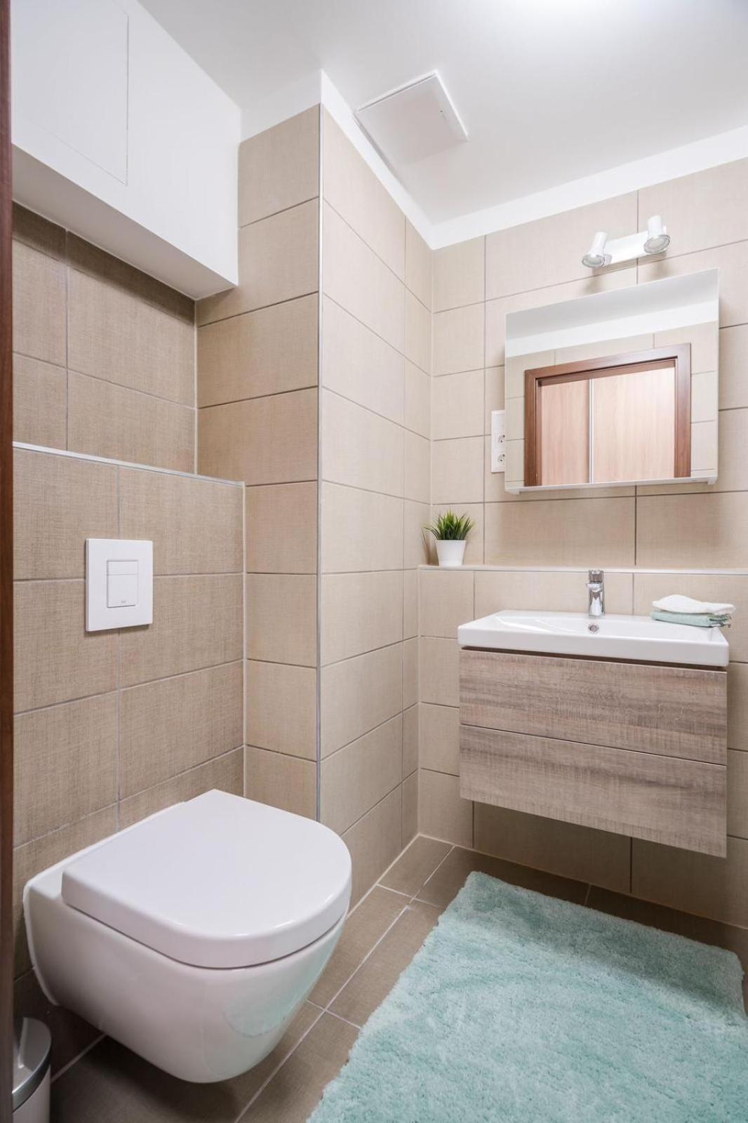 Comfort Court Apartment - Free Parking, Balcony Boedapest Buitenkant foto